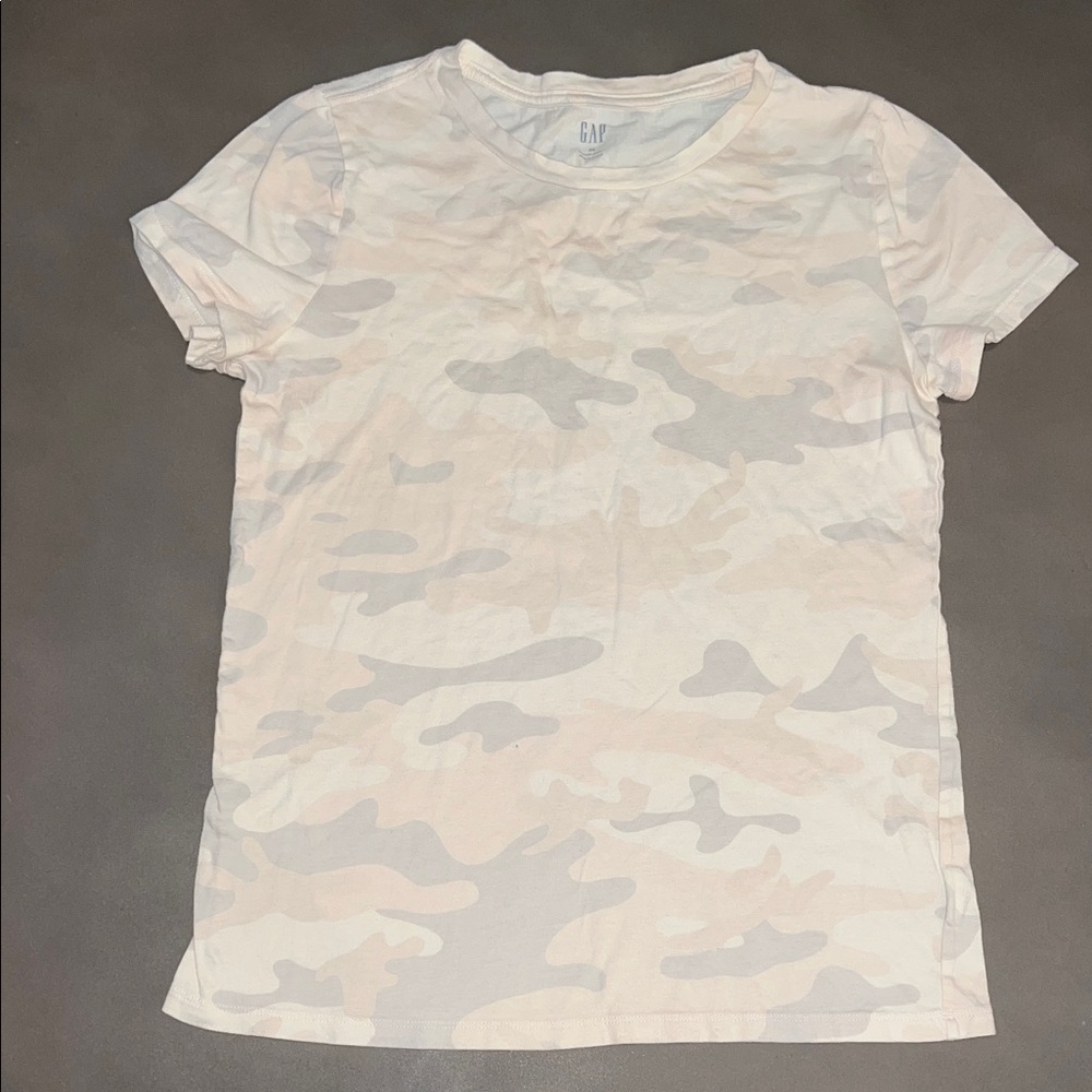 GAP Cream and Gray Neutral Camouflage Trendy Tee